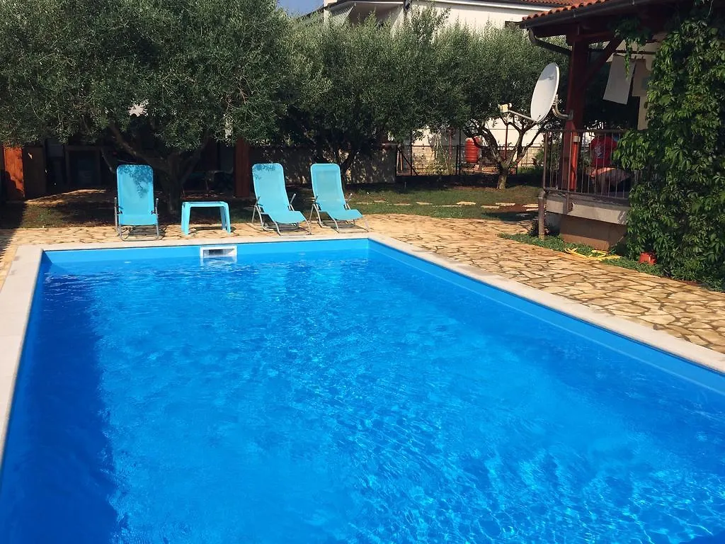 Fabris Apartments With Pool And Top Location Near Sea Novigrad Istria