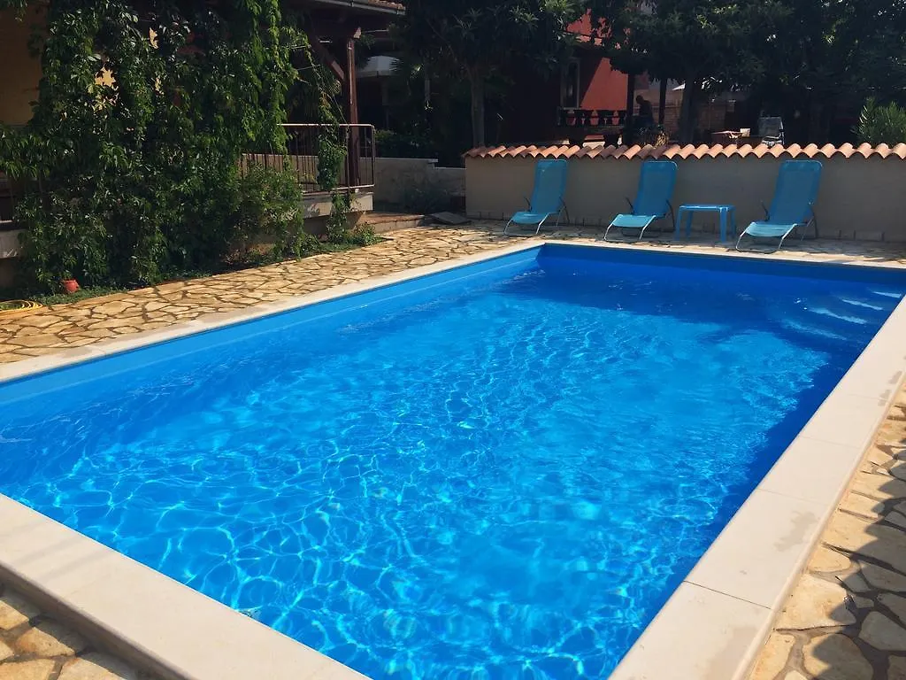 Fabris Apartments With Pool And Top Location Near Sea Novigrad Istria