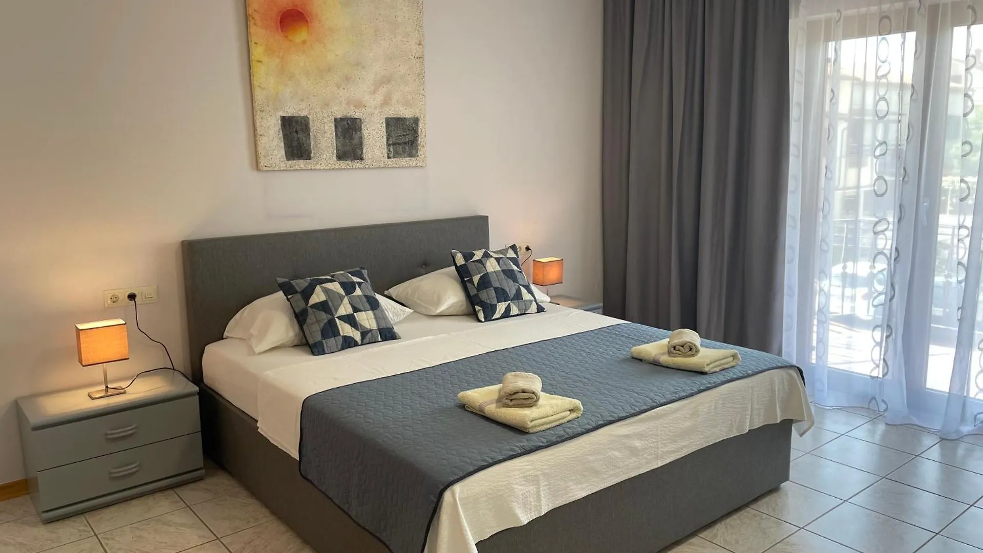 Fabris Apartments With Pool And Top Location Near Sea Novigrad Istria