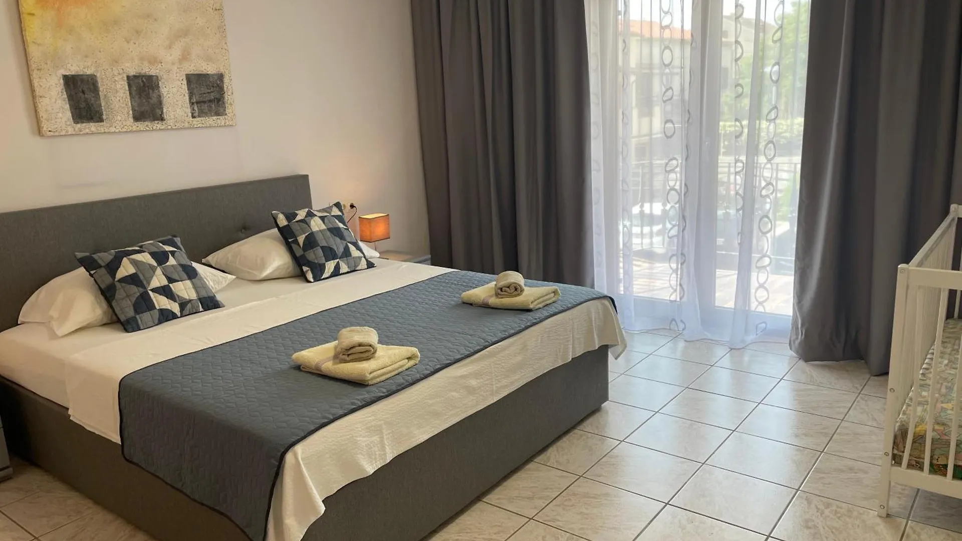 Fabris Apartments With Pool And Top Location Near Sea Novigrad Istria