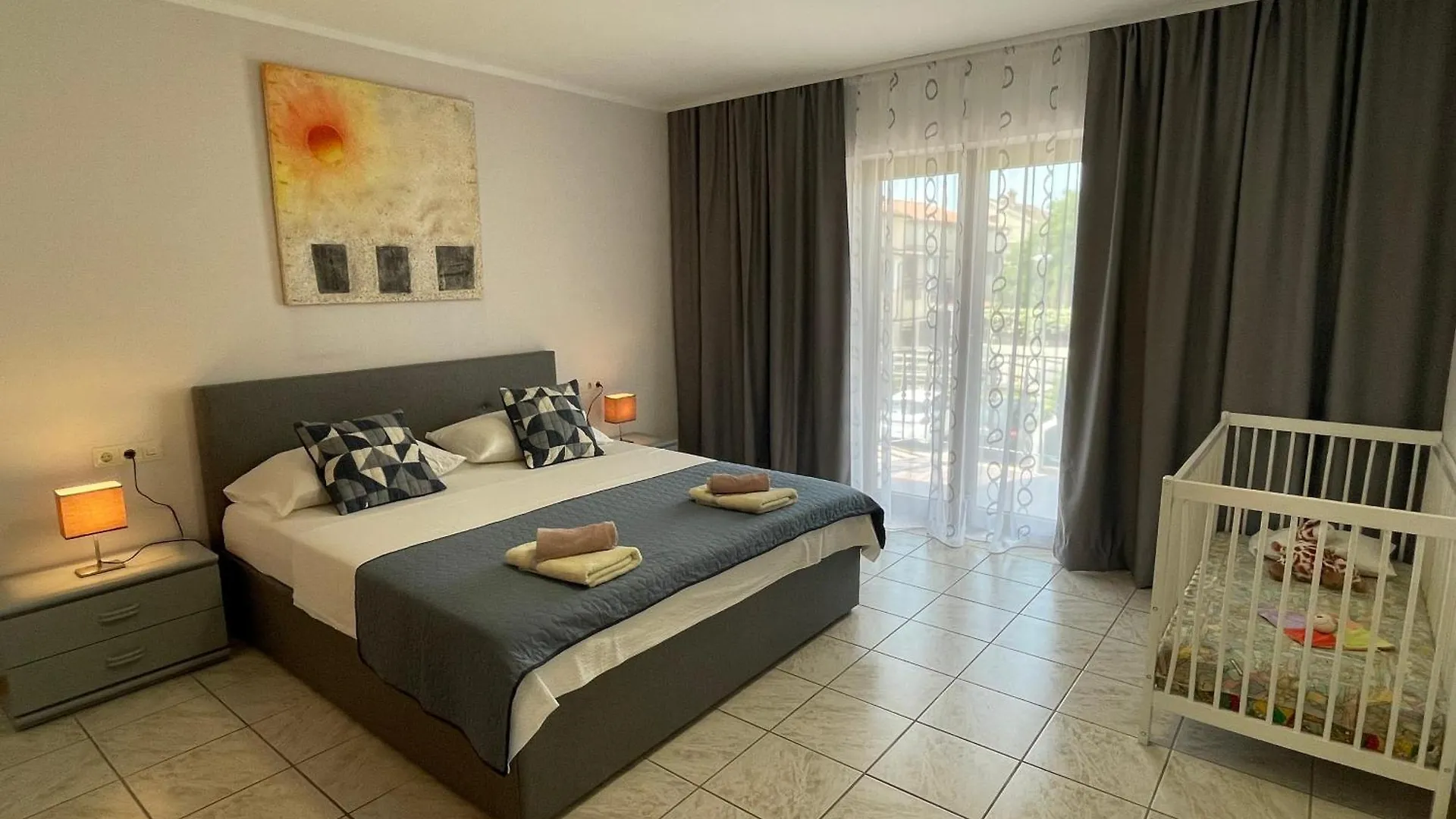 Fabris Apartments With Pool And Top Location Near Sea Novigrad Istria