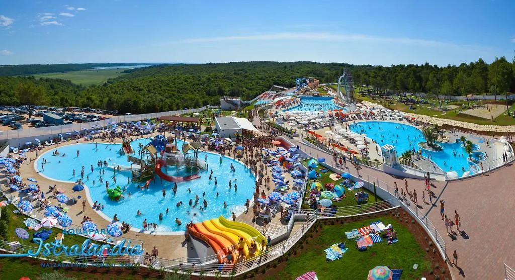 Fabris Apartments With Pool And Top Location Near Sea Novigrad Istria