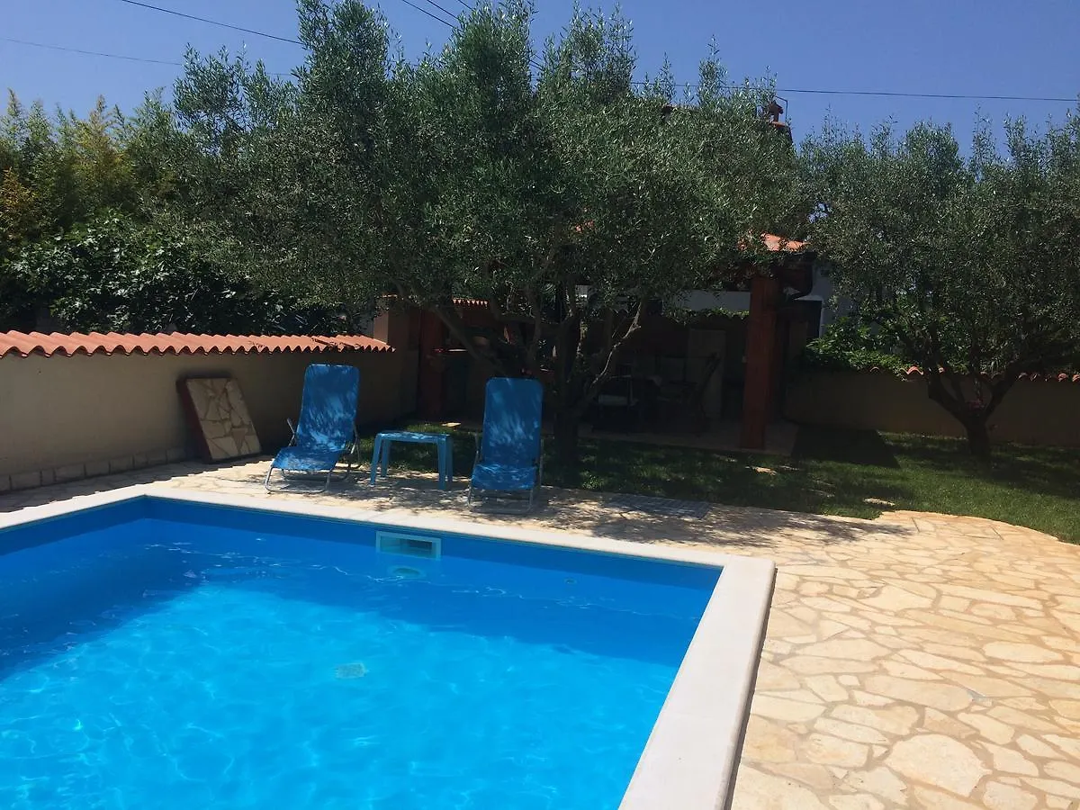 Fabris Apartments With Pool And Top Location Near Sea Novigrad Istria Hırvatistan