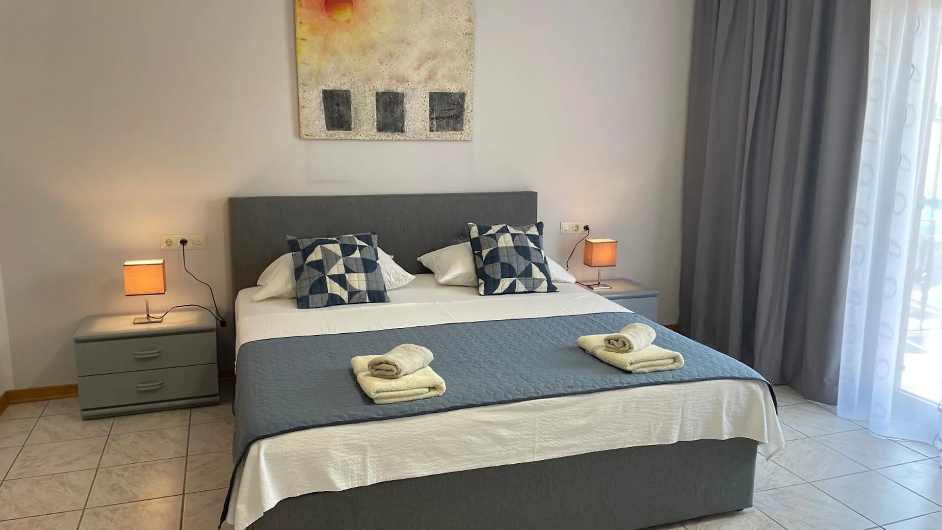 Fabris Apartments With Pool And Top Location Near Sea Novigrad Istria