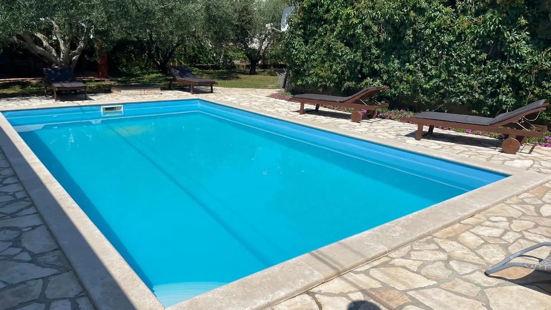 Fabris Apartments With Pool And Top Location Near Sea Novigrad Istria
