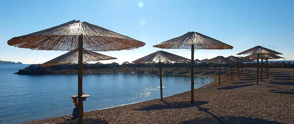 Fabris Apartments With Pool And Top Location Near Sea Novigrad Istria